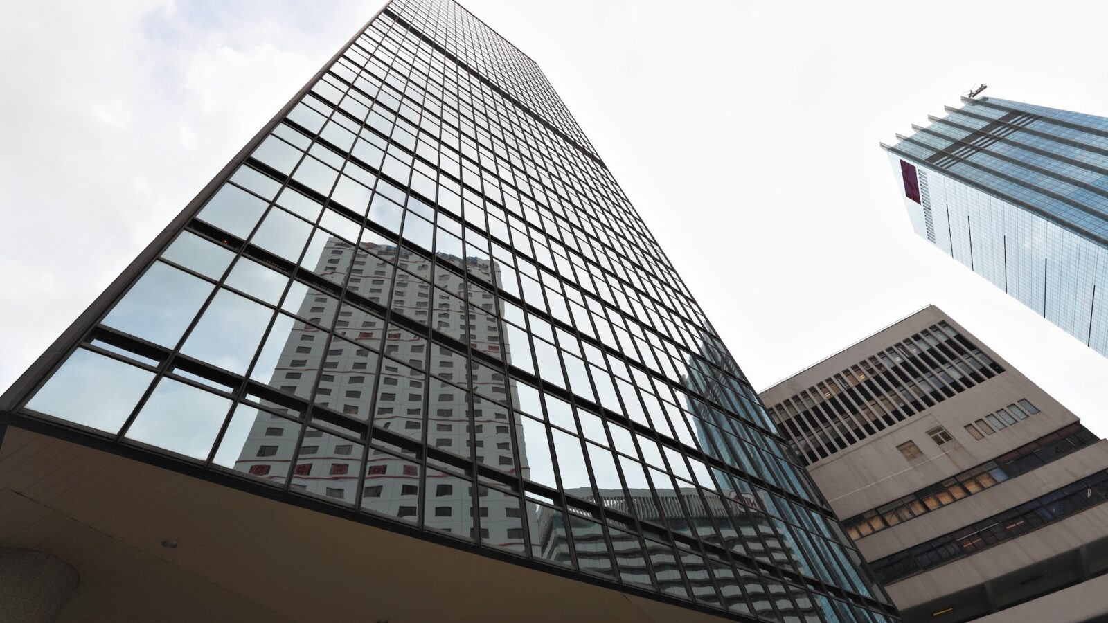 診療所の不動産所得が重い理由と、資産管理会社を使った節税の仕組み